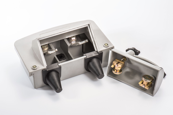 Overhead Distribution LV Pole Mounted Fuse Cutouts Rated at 400A